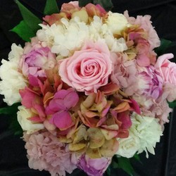 Ramos con las mejores flores naturales o preservadas con un diseño  exclusivo y actual. — Floresfrescasonline