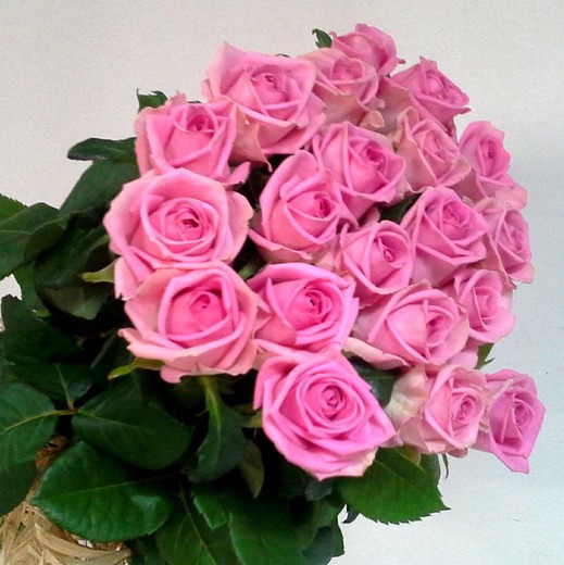 Bouquet 12 Rosas Aqua Rafia