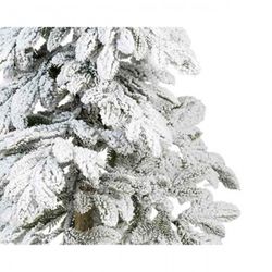 Sapin de Noël alpin vert enneigé