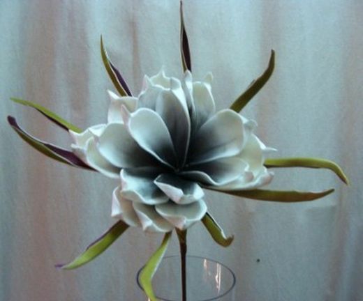 Flor Magnolia Sépalos Polyfoam