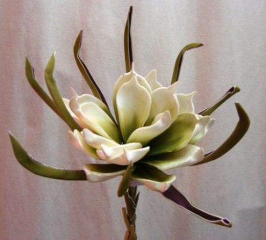 Flor Magnolia Sépalos Polyfoam