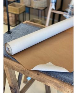 PAPEL KRAFT CREMA CON CERA VEGETAL (100% ECO) 70cm. X 50mts.