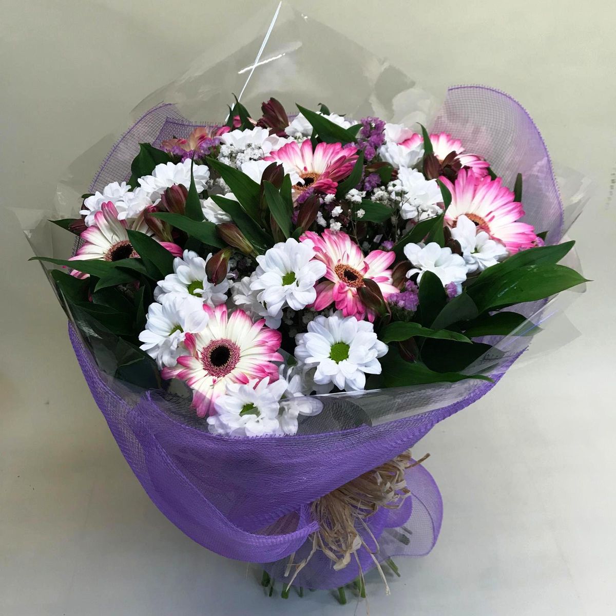 Ramo Bretón con Gerbera y Margaritas Ramo Bretón con Gerbera y Margaritas