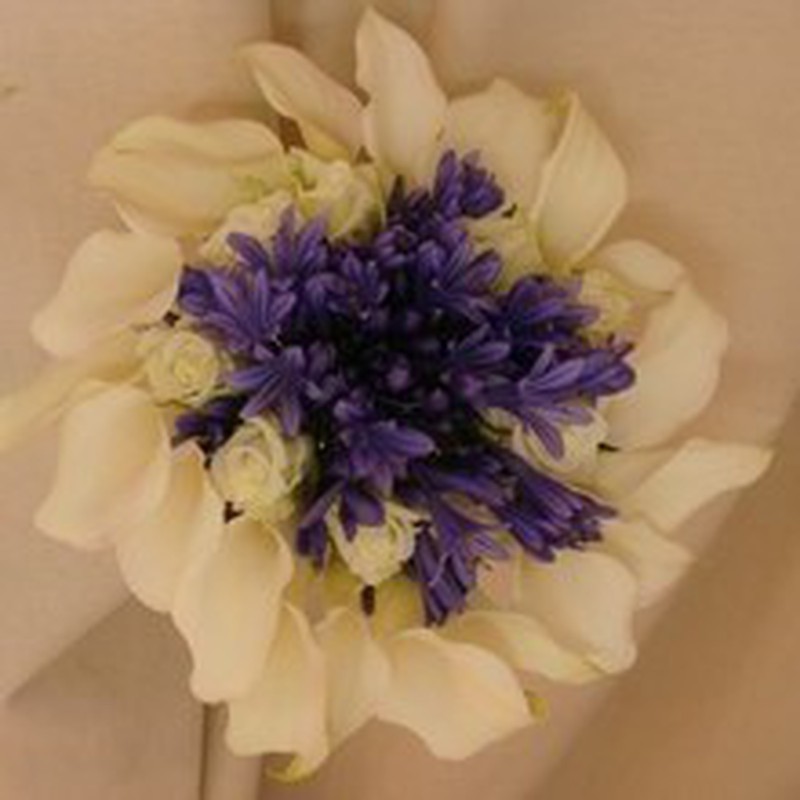 Bouquet de noiva com Callas e Agapanthus — Flores Frescas Online