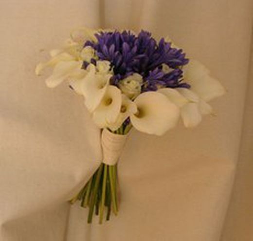 Ram de Núvia amb Callas i Agapanthus