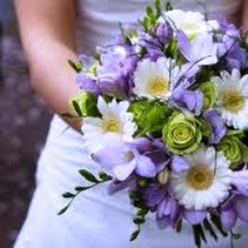 Bouquet de noiva com Gerbera e Fresia. — Flores Frescas Online