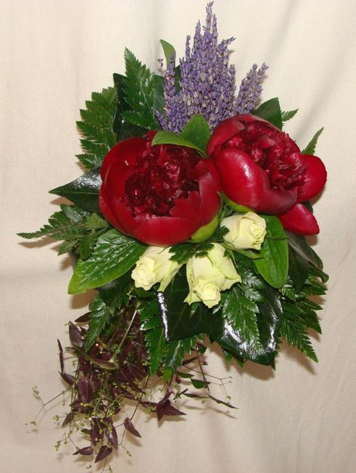 Ramo de Novia con Lavanda y Peonia Roja