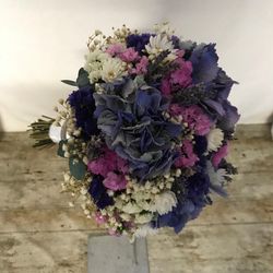 Bouquet de mariée d'hortensias bleus préservés