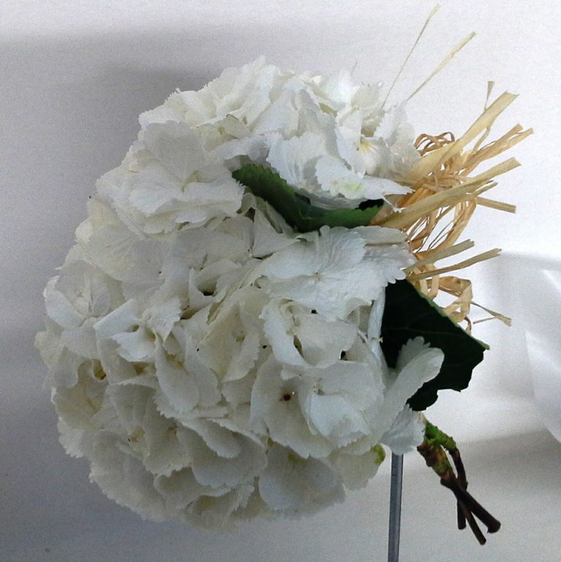 Bouquet de noiva de hortênsia branca — Flores Frescas Online