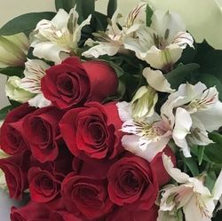 Ramos de 12 Rosas para regalar